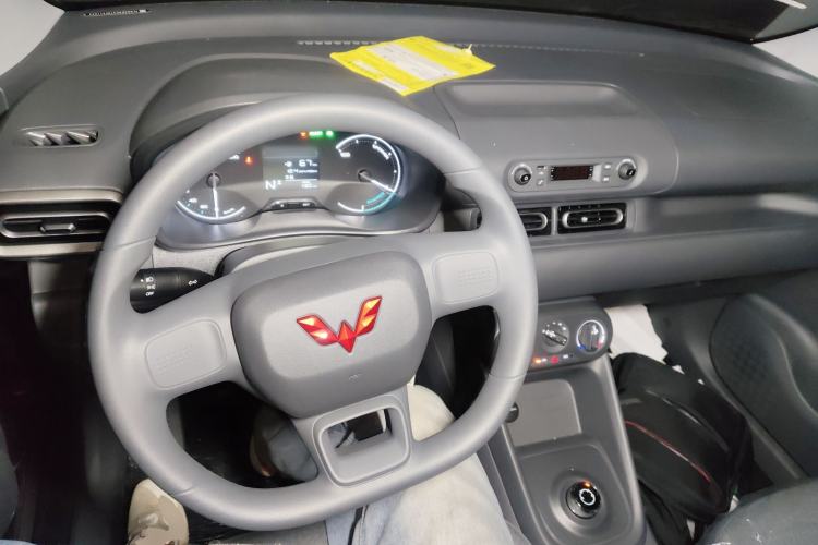 Used Wuling Hongguang New Energy 2024 All-Electric Model 300KM Practical Version
