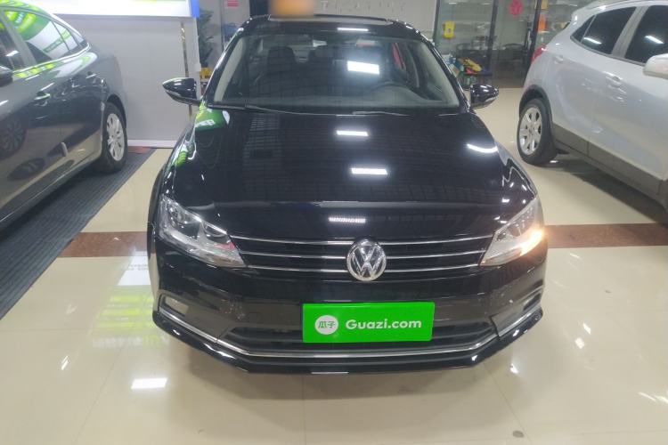 Used Volkswagen Sagitar 2017 230TSI Automatic Comfort Version
