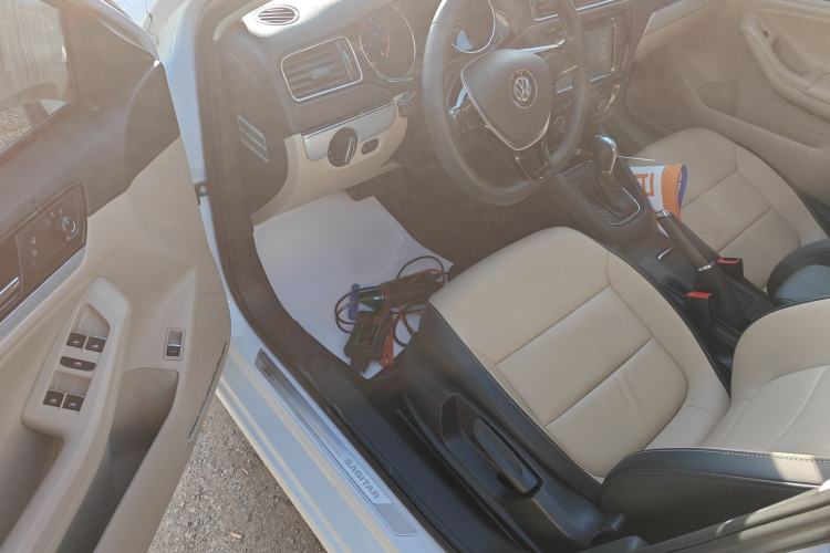 Used Volkswagen Sagitar 2015 230TSI Automatic Comfort Version
