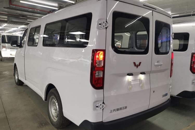 Used Wuling Yangguang 2025 Model 310KM Bus Edition—Customized by CATL
