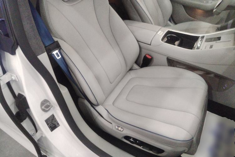 Used Hima Luxeed S7 2025 855 km Max
