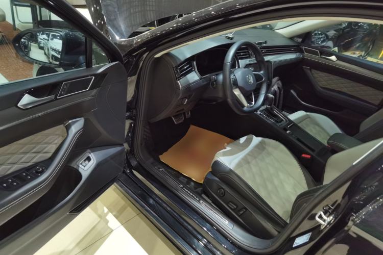 Used Volkswagen Magotan 2023 2 Million Units Limited Edition 330TSI DSG Leading Version
