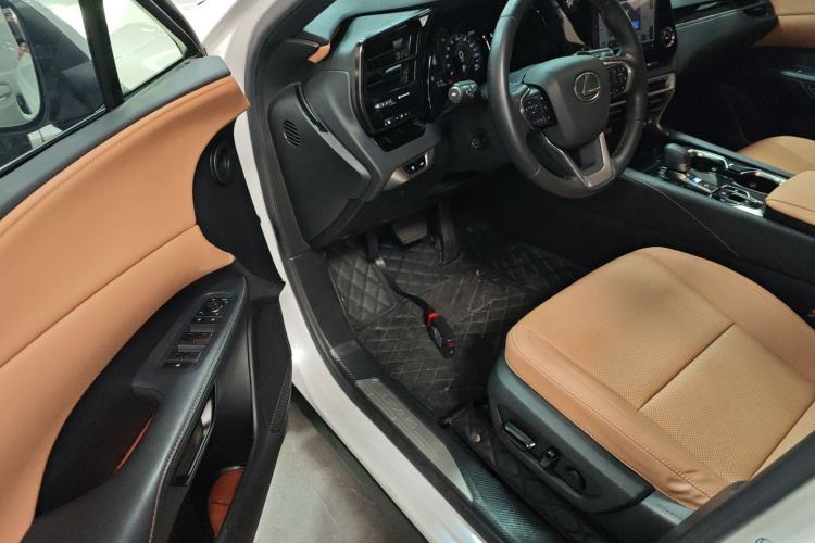 Used Lexus RX 2023 350h Two-Wheel Drive Enjoyment Version
