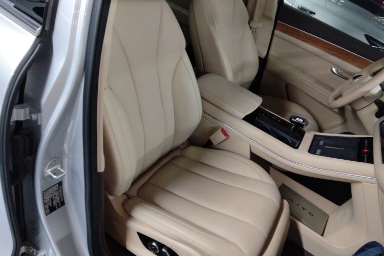 Used Hima AITO M7 2024 1.5T Intelligent Driving 4WD Max Edition 5 Seats