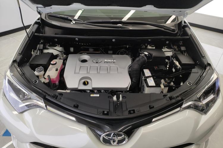 Used Toyota RAV4 2019 2.0L CVT Two-Wheel Drive Luxury Version China VI Standard