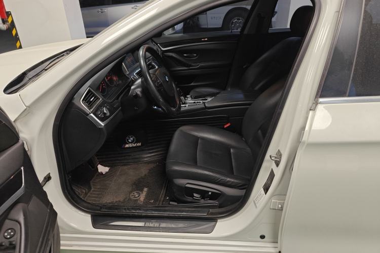 Used BMW 5 Series 2014 520Li Elegant Model

