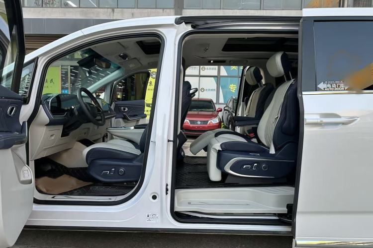 Used SAIC MAXUS G90 2022 2.0T Xingyun Seven-Seater Version
