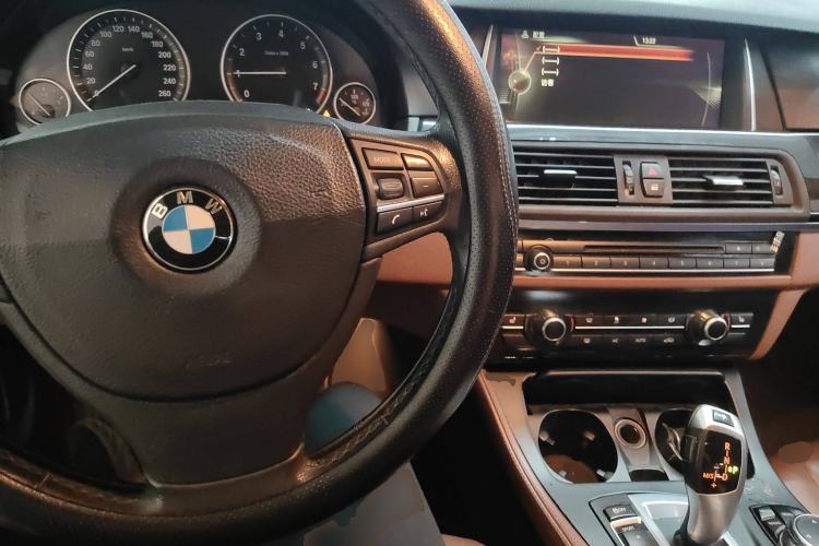 Used BMW 5 Series 2014 525Li Leading Model
