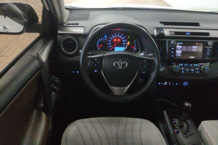 Used Toyota RAV4 2016 2.0L CVT Two-Wheel Drive Comfort Edition China V Standard