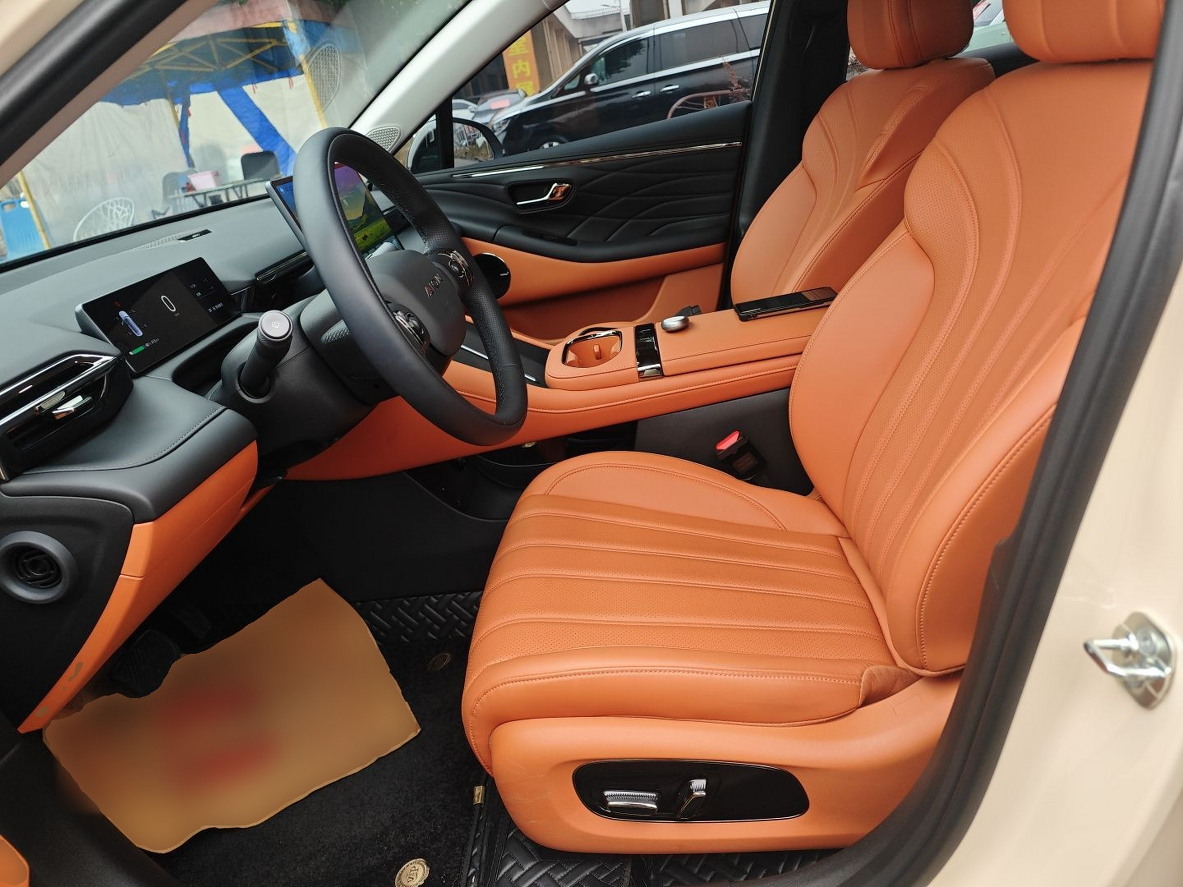 Переднее сиденье в автомобиле