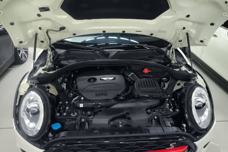 Used  Clubman 2016 Revised Version 2.0T COOPER S Connoisseur Edition
