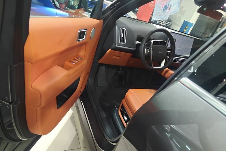 Used Li Auto L8 2023 Air model
