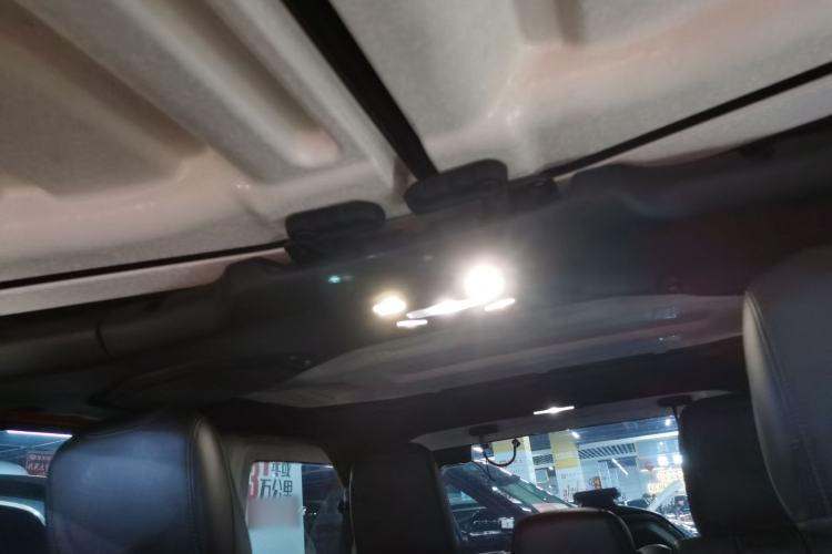 Used  Wrangler 2019 2.0T Sahara Four-Door Version China VI Emission Standard
