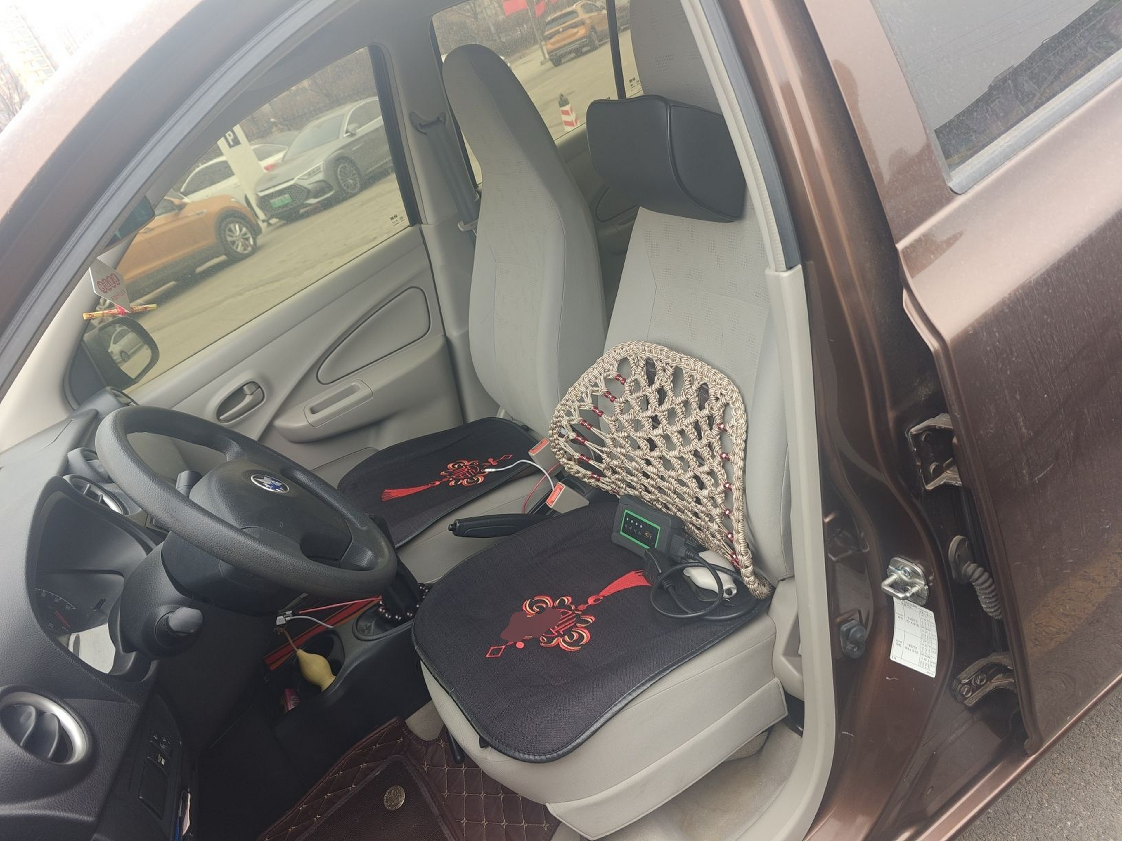 Переднее сиденье в автомобиле