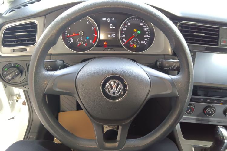 Used Volkswagen Golf 2015 1.6L Automatic Fashion Model
