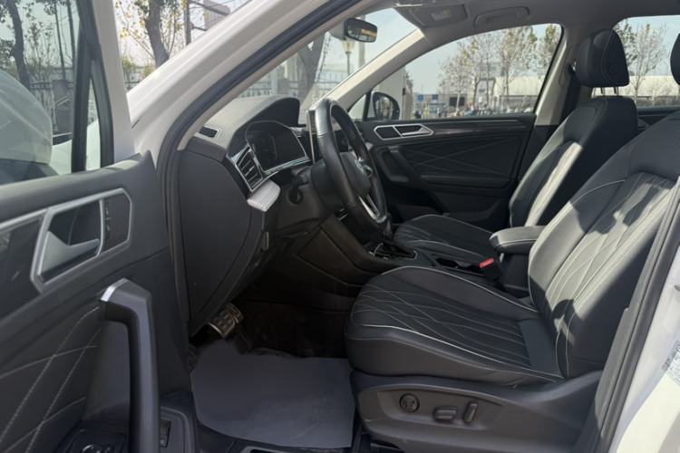 Used Volkswagen Tiguan L 2023 330TSI Automatic Two-Wheel Drive R-Line Enjoyment Edition
