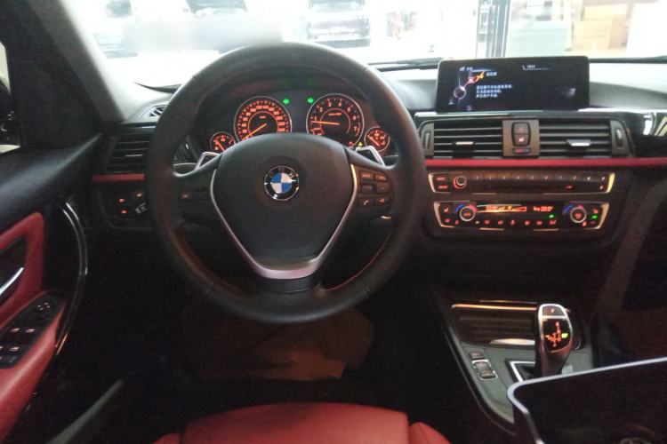 Used BMW 3 Series 2014 320i Sport Design Package
