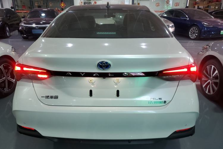 Used Toyota Avalon 2019 Dual-Engine 2.5L XLE Prestige Version China VI Standard

