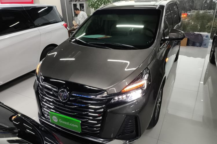 Used Buick GL8 2023 Facelifted Land Cruiser Executive Luxury Version
