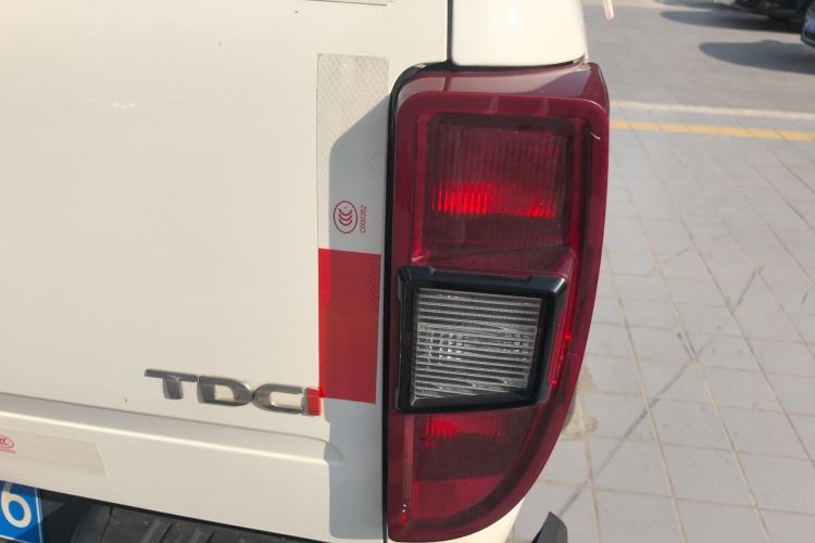 Used JMC Yuhu 3 2018 2.5T Diesel 4x4 Luxury Edition Long Wheelbase
