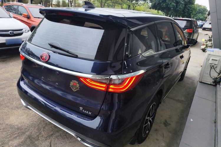 Used BYD Song MAX 2018 1.5T Manual Smart Connect Luxury 6-Seater
