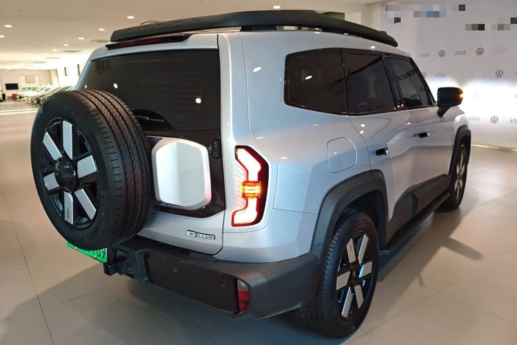 Used  G318 2024 Four-Wheel-Drive Air Suspension Model
