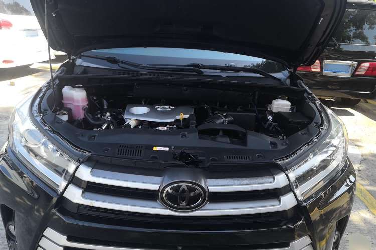 Used Toyota Highlander 2018 2.0T Four-Wheel Drive Luxury Version 7 Seats China VI Standard
