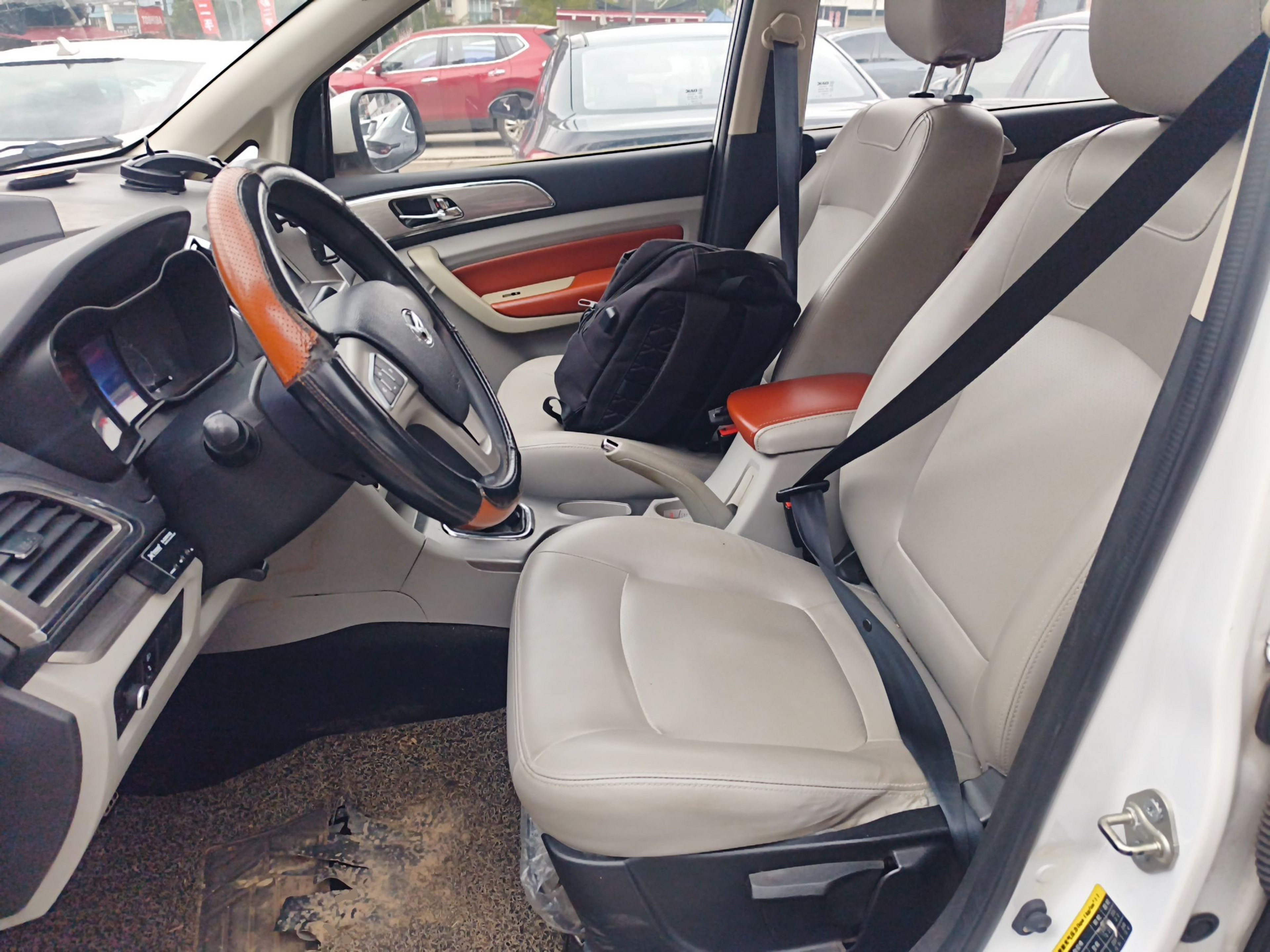 Переднее сиденье в автомобиле