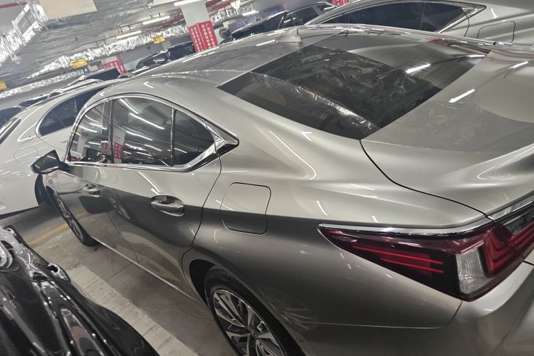 Used Lexus ES 2023 200 Excellence Edition
