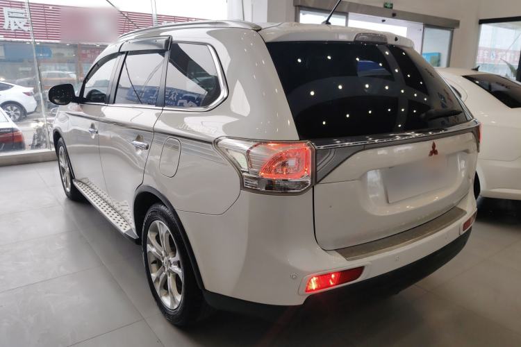 Used Mitsubishi Outlander (Import) 2014 2.4L 4x4 Deluxe Value Edition 7 Seats
