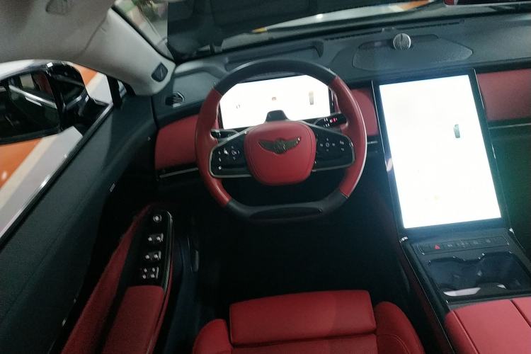 Used  Y6 2024 720 km Rear-Drive Luxury Version