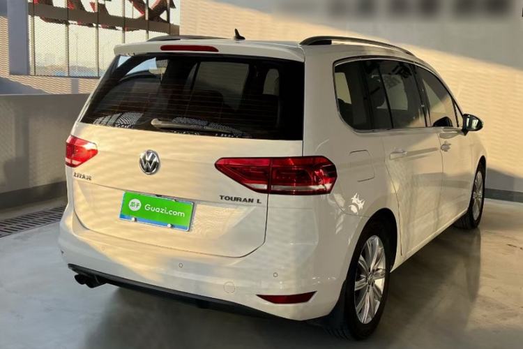 Used Volkswagen Touran 2018 Volkswagen Touran L 280TSI DSG Comfort Edition 7-seater
