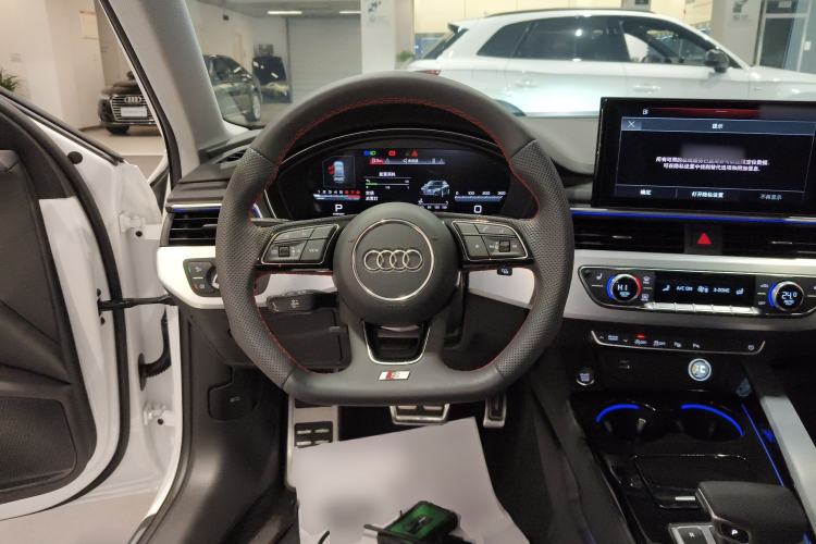 Used Audi A4L 2022 40 TFSI Luxury Dynamic Model
