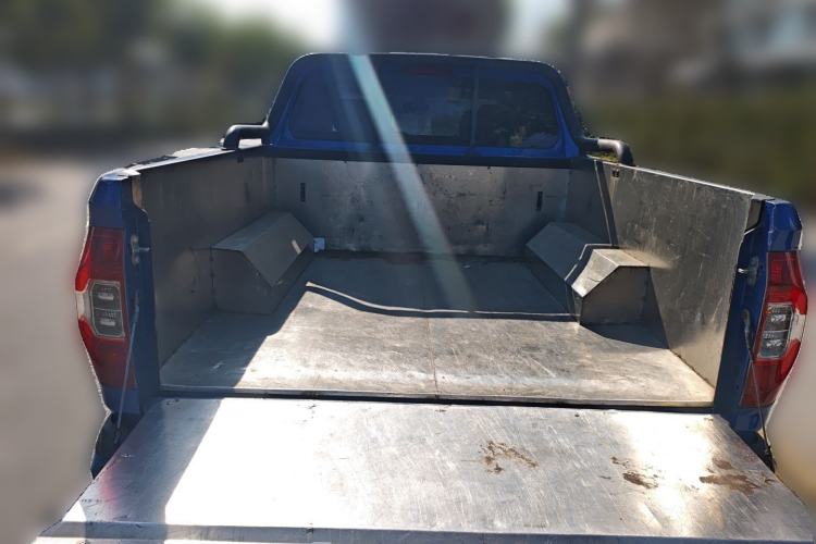 Used SAIC MAXUS T70 2019 2.0T Diesel Automatic Two-Wheel Drive Comfort Edition with Long Bed and High Ground Clearance
