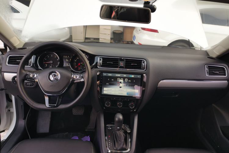 Used Volkswagen Sagitar 2017 230TSI Automatic Comfort Version