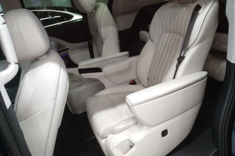 Used VOYAH Dream 2025 PHEV Four-Wheel-Drive Flagship Kunpeng Edition
