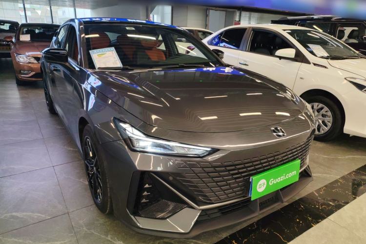 Used Changan UNI-V 2022 1.5T Prestige Version
