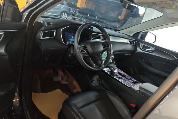 Used Roewe RX5 2025 PLUS 330TGI Automatic Trendsetting Smart Edition
