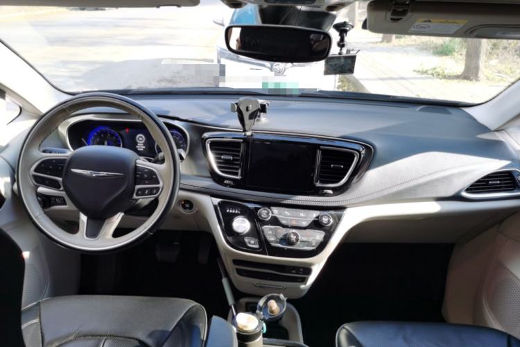 Used Chrysler Grand Voyager 2017 3.6L Premium Edition
