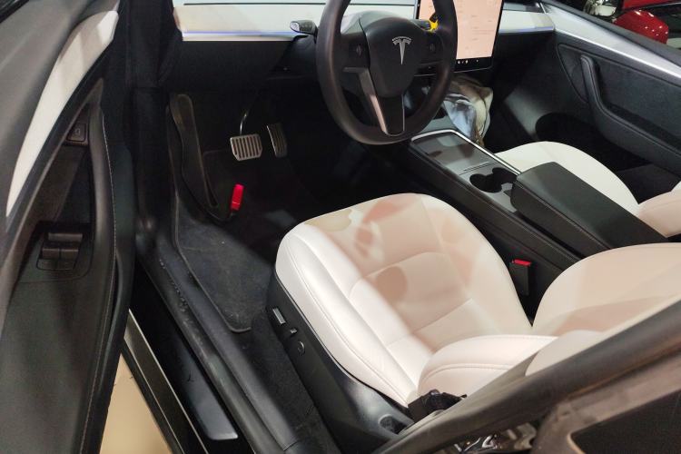 Used Tesla Model Y 2023 Long-Range All-Wheel-Drive Version
