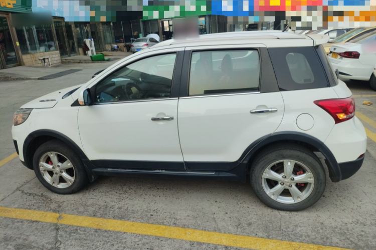 Used Great Wall M4 2014 1.5L manual Comfort trim level
