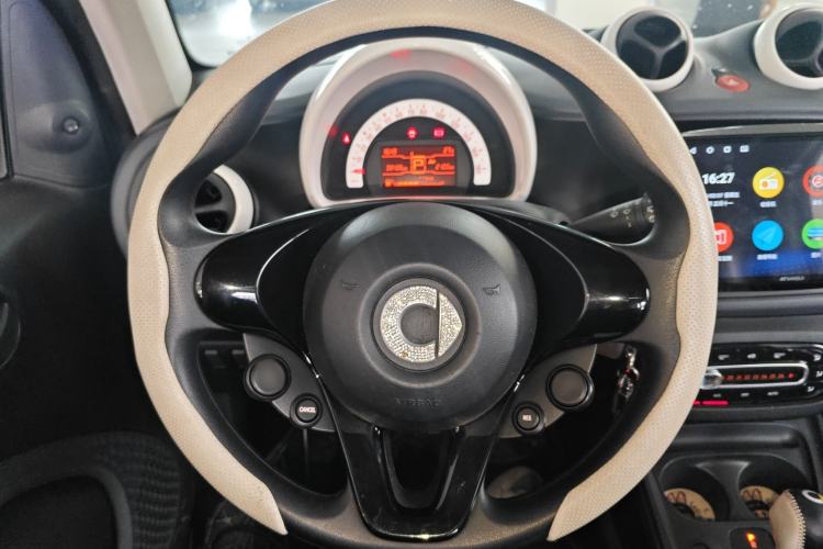 Used smart fortwo 2015 1.0L 52 kW hardtop Dynamic version
