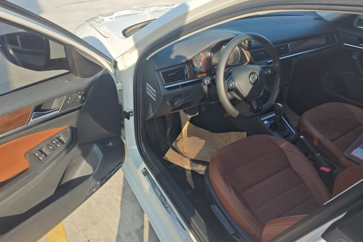 Used Volkswagen Bora 2016 1.6L Automatic Luxury Model
