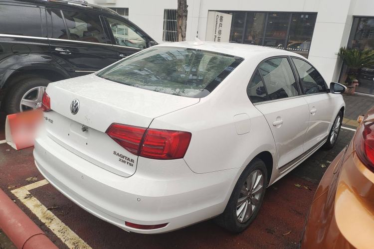 Used Volkswagen Sagitar 2015 230TSI Automatic Comfort Version
