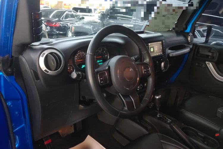 Used  Wrangler 2015 2.8TD Sahara Four-Door Comfort Edition
