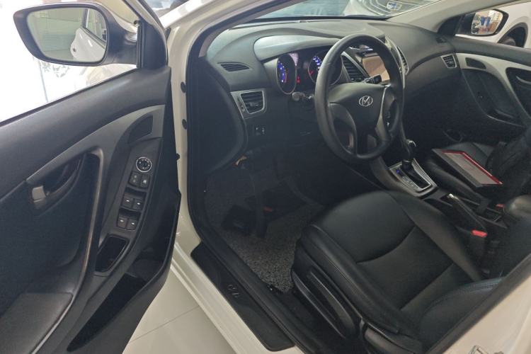 Used Hyundai Elantra 2016 1.6L Automatic Smart Version
