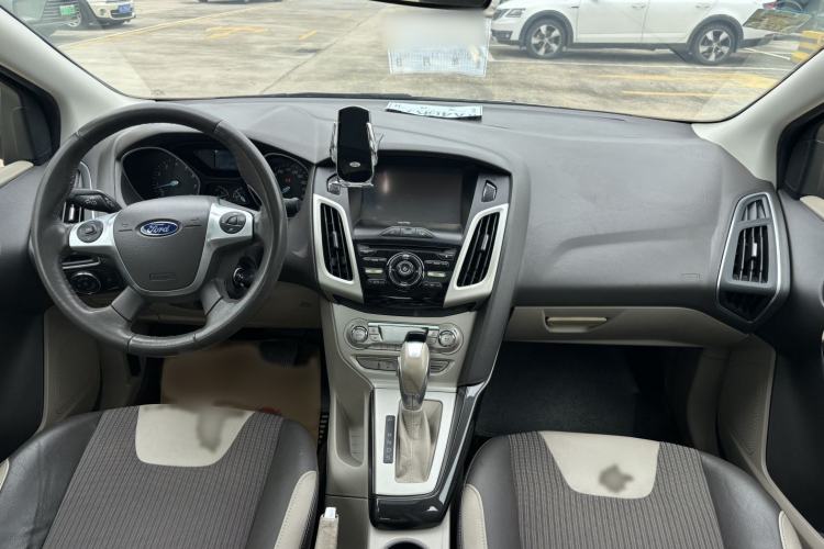 Used Ford Focus 2012 Sedan 1.6L Automatic Fashion Edition
