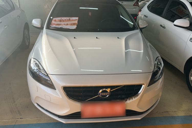 Used Volvo V40 2015 1.6T Zhiyi Edition
