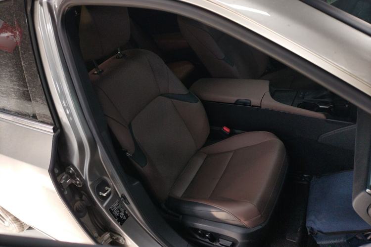 Used Lexus ES 2023 200 Excellence Edition
