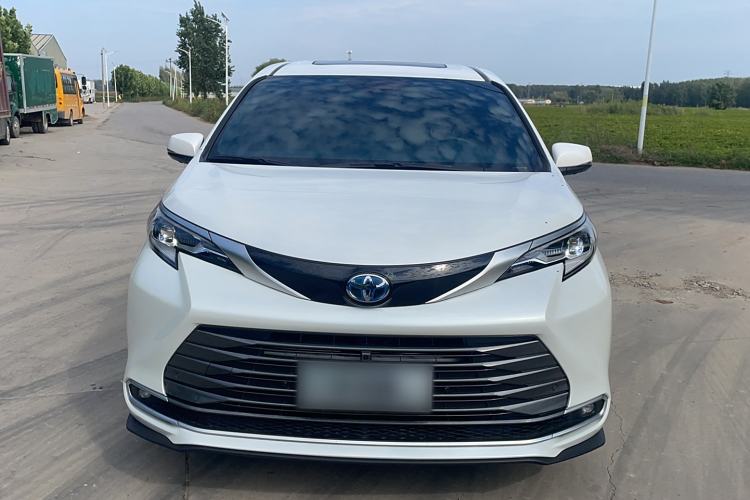 Used Toyota Sienna 2023 2.5L Hybrid Deluxe Edition
